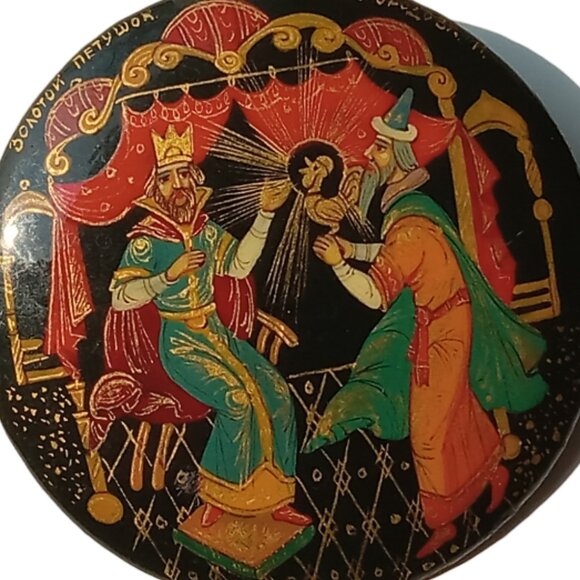 Vintage Russian Hand Painted Fairy Tales Lacquered Brooch Pin, Collectible Pin - Picture 8 of 11